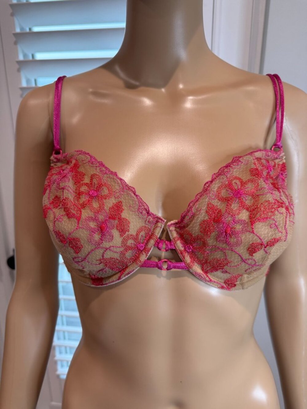 Victoria's Secret Unlined Embroidered Lace Bra - 34DD